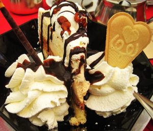 ice-cream-cake-with-chocolate-sauce-